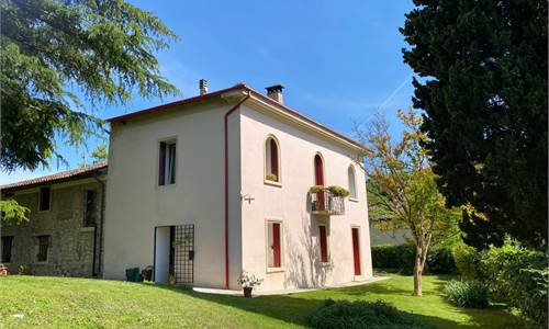 ARCUGNANO VIA SAN ROCCO - SINGOLA CON GIARDINO
