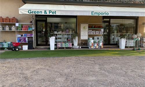 VIGARDOLO - VENDESI NEGOZIO CON AMPIO PARCHEGGIO