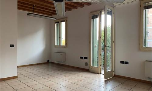 INTERNO SAN FELICE AFFITTASI BICAMERE NON ARREDATO
